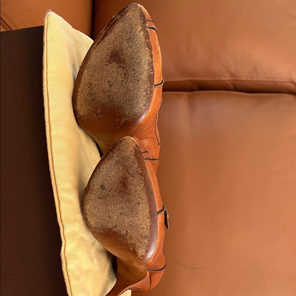 Vintage Louis Vuitton Cognac Leather Pump - Picture 4 of 4